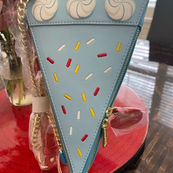 Loungefly Disney Snow White Cosplay Cake Crossbody Bag - Picture 12 of 16